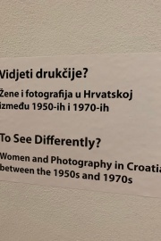 OTVORENA IZLOŽBA FOTOGRAFIJA „VIDJETI DRUKČIJE“